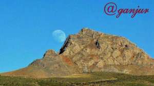 کوهی در ملایر در حال بلعیدن ماه